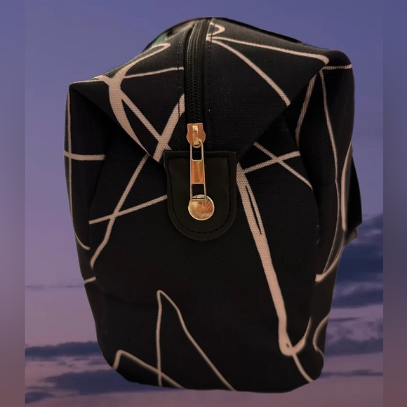 MALI & LILI Abstract print Weekender Bag NWT - Picture 6 of 11